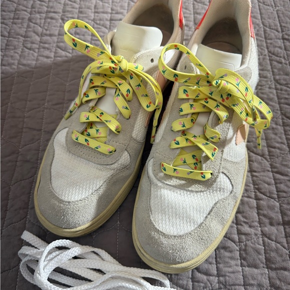 Veja V-10 Women's Sneakers - White, Pink, and Tan - Picture 5 of 11